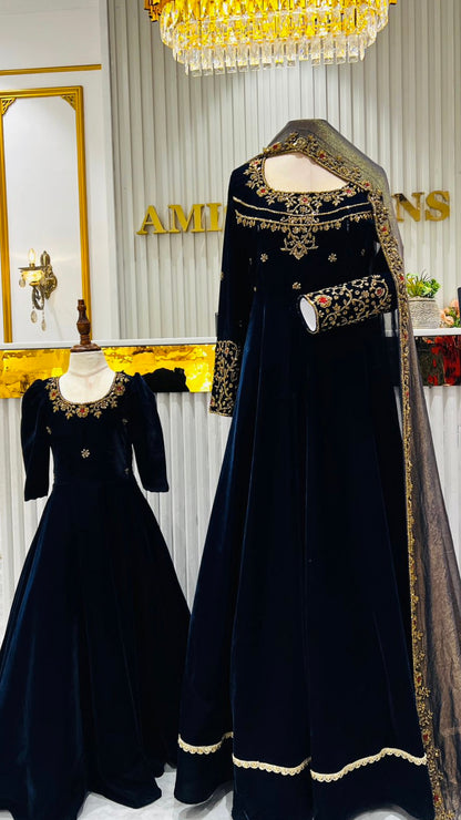 HEAVY HAND WORKED UMBRELLA CUT GOWN - AMIS 10122