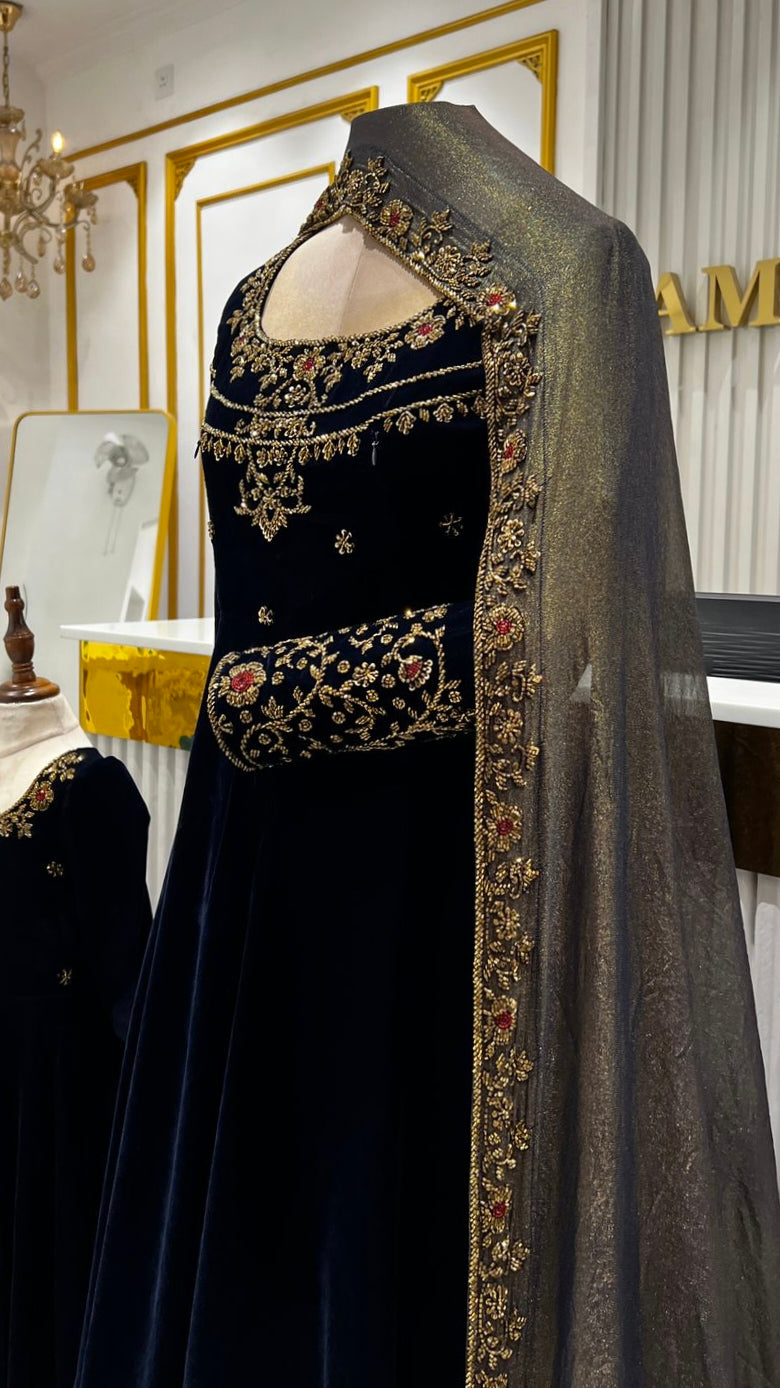 HEAVY HAND WORKED UMBRELLA CUT GOWN - AMIS 10122